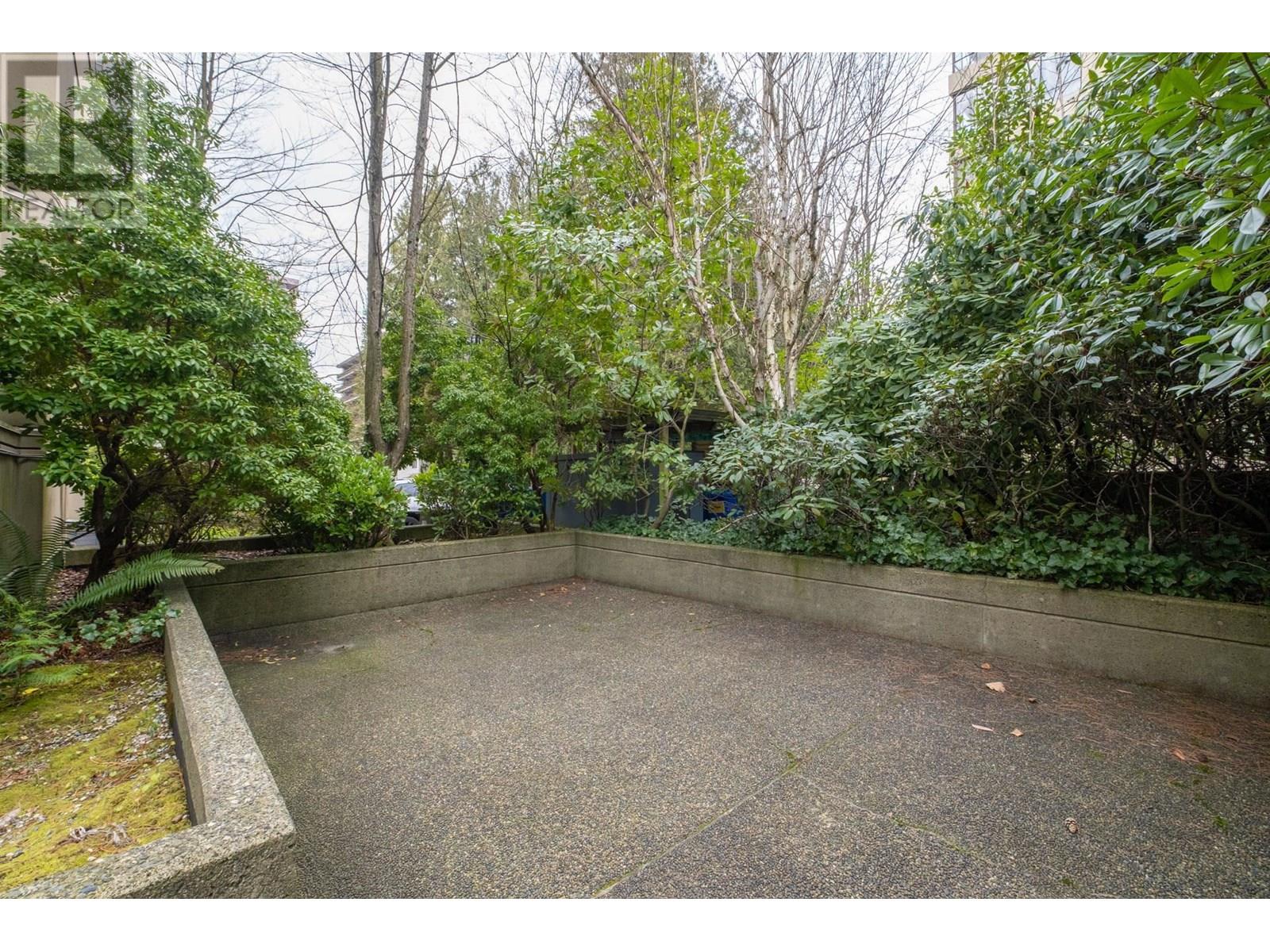 101 1427 DUCHESS AVENUE, West Vancouver