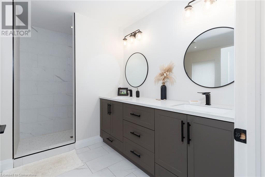 Photo 15 of 92 Ivy Crescent, Thorold ON