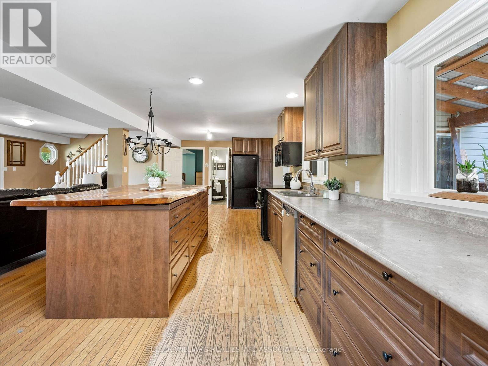 Photo 9 of 8 Scott Crescent, Erin ON