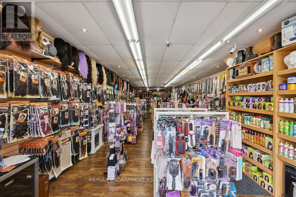 Photo 12 of 952 Upper Wellington Street, Hamilton ON