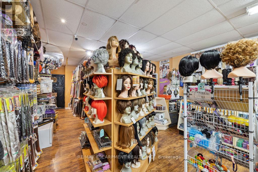 Photo 18 of 952 Upper Wellington Street, Hamilton ON