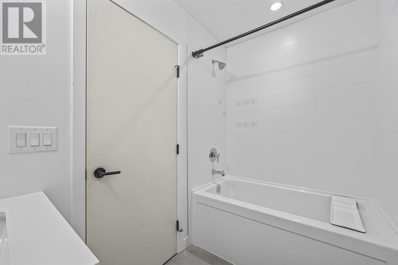 Photo 12 of 511 3229 St Johns Street, Port Moody BC