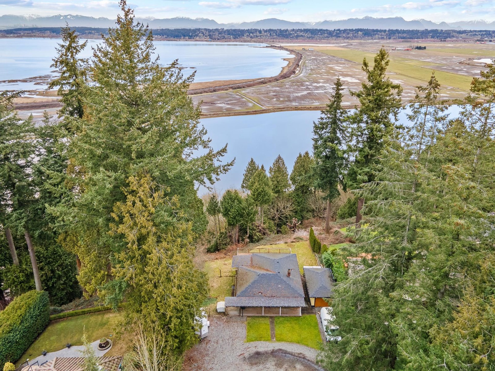 Photo 5 of 13021 Crescent Road, Surrey BC