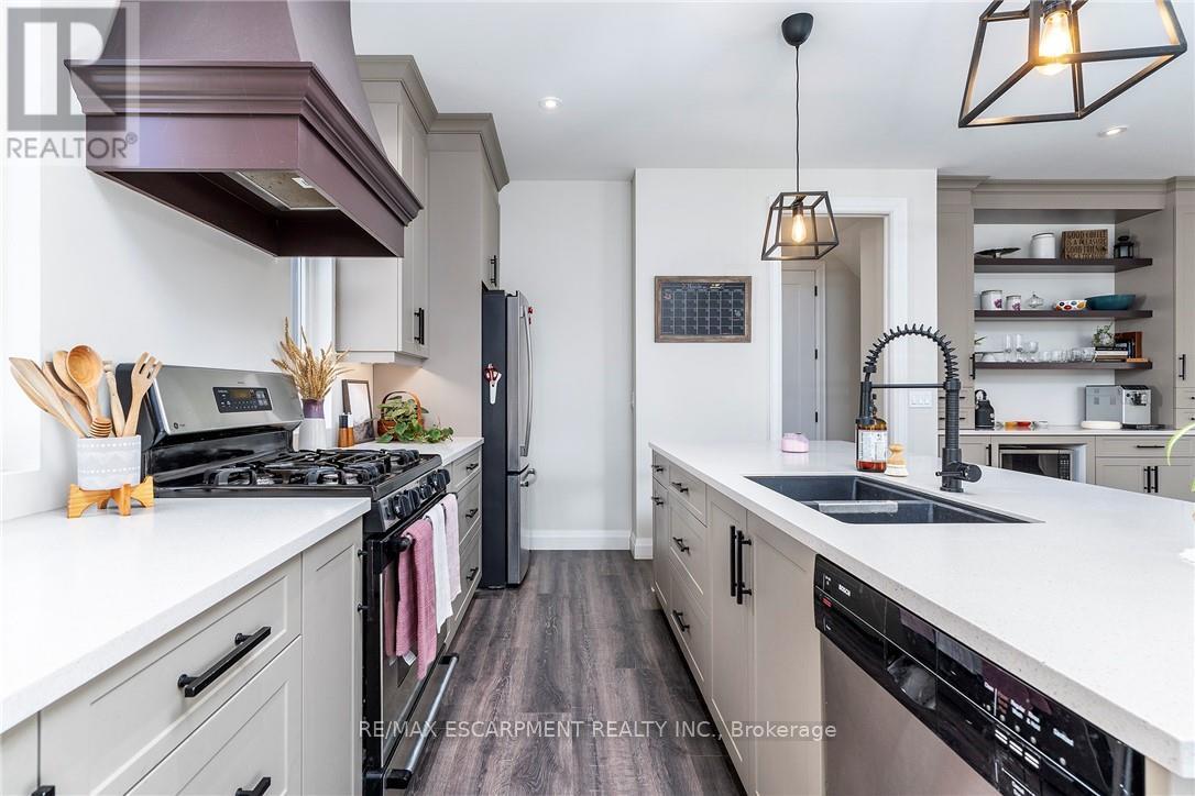 Photo 10 of 92 Ivy Crescent, Thorold ON