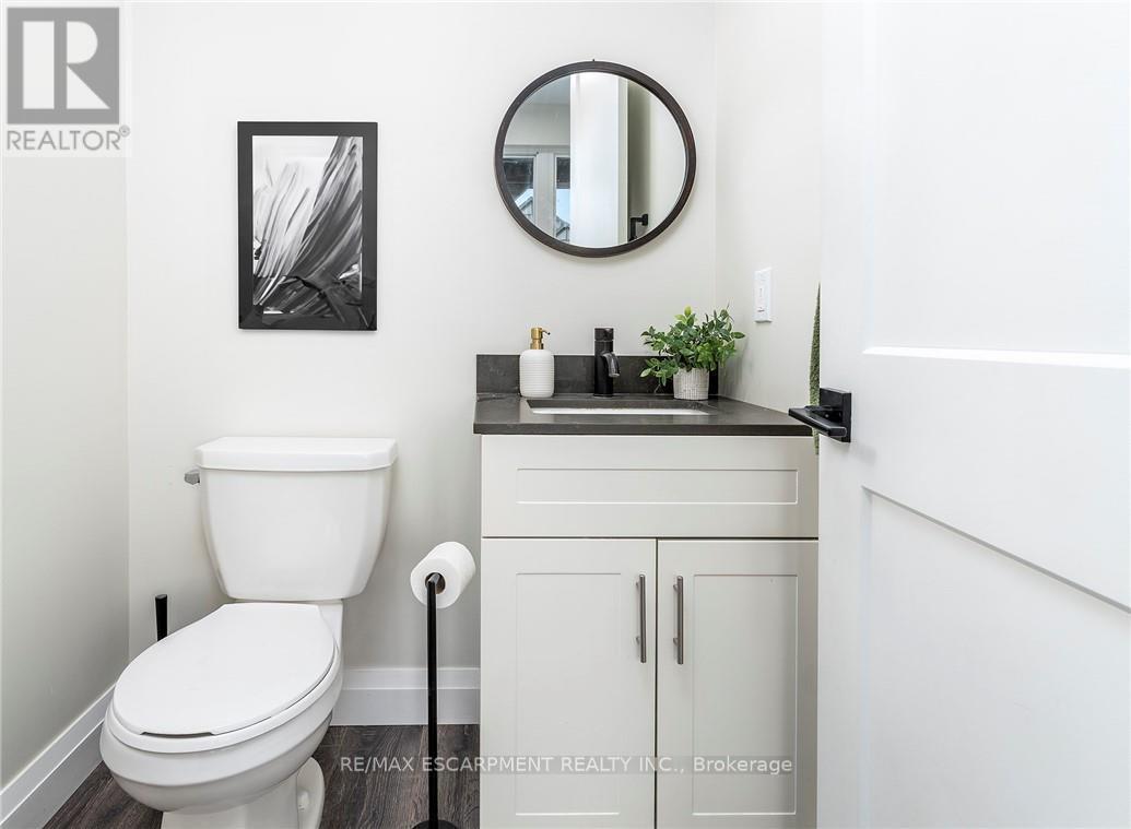 Photo 12 of 92 Ivy Crescent, Thorold ON