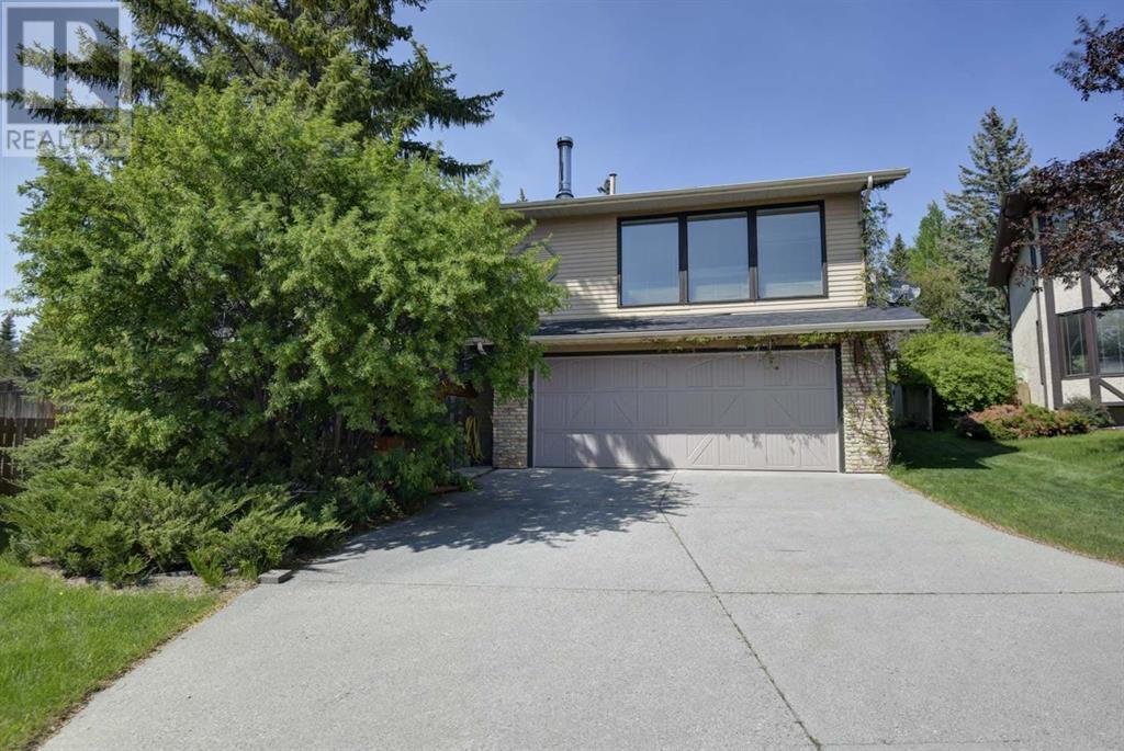 32 Hawkridge Court NW, Calgary, Alberta