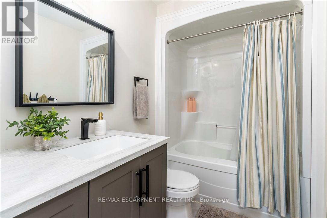 Photo 18 of 92 Ivy Crescent, Thorold ON