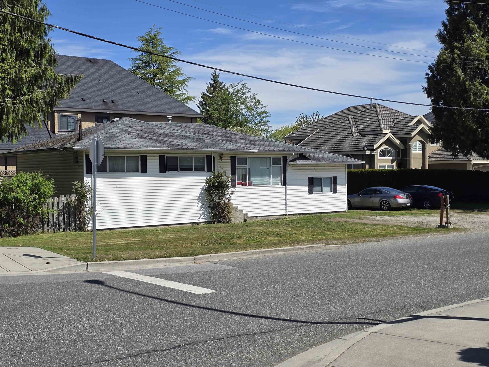 Photo 3 of 12411 78 Avenue, Surrey BC