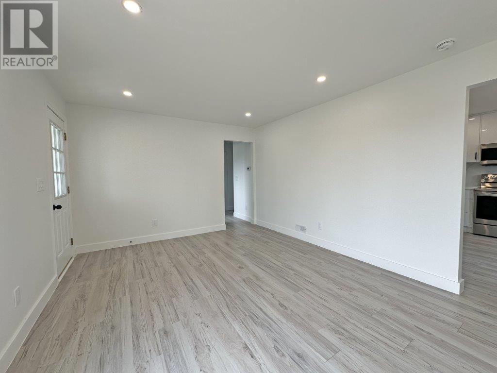Photo 11 of 31 Laurier Ave, Terrace Bay ON
