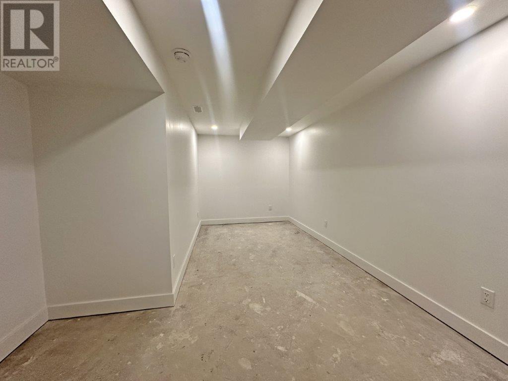 Photo 32 of 31 Laurier Ave, Terrace Bay ON
