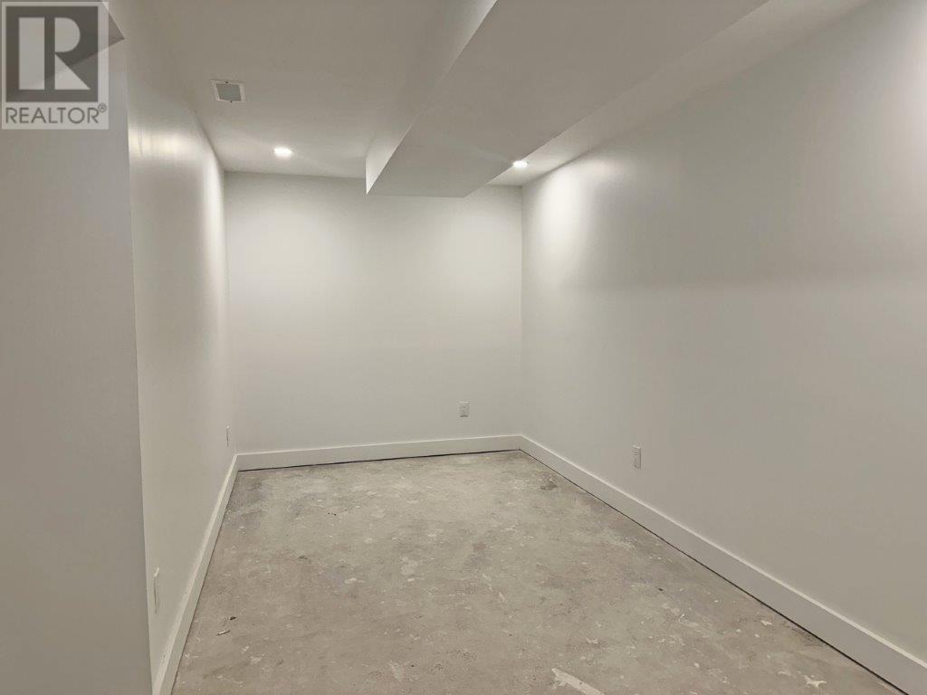 Photo 31 of 31 Laurier Ave, Terrace Bay ON
