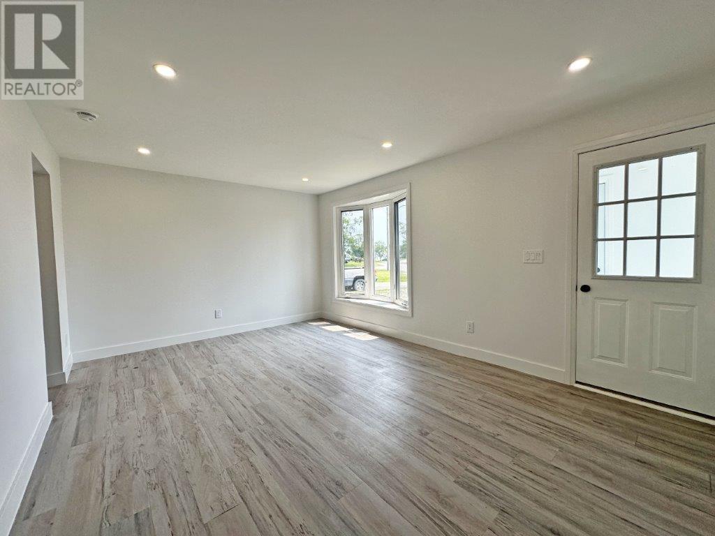 Photo 8 of 31 Laurier Ave, Terrace Bay ON