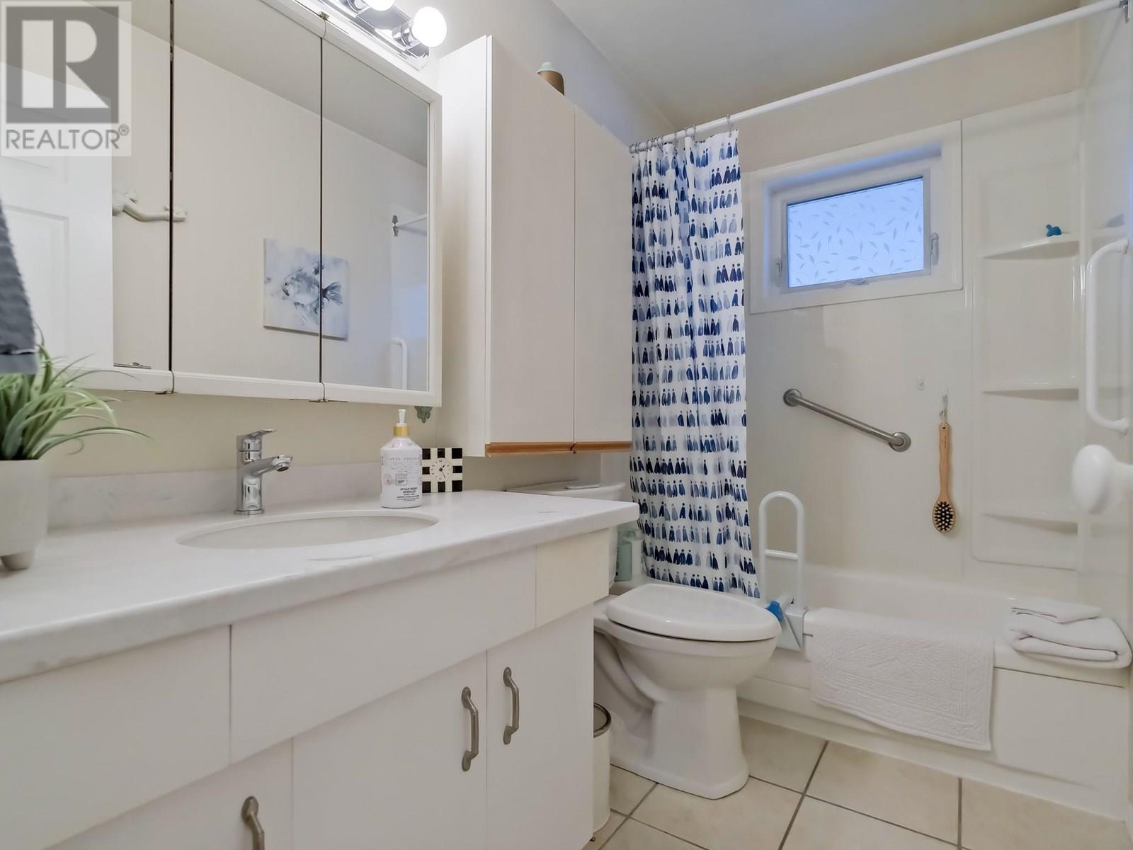 5882 Victoria Street, Peachland