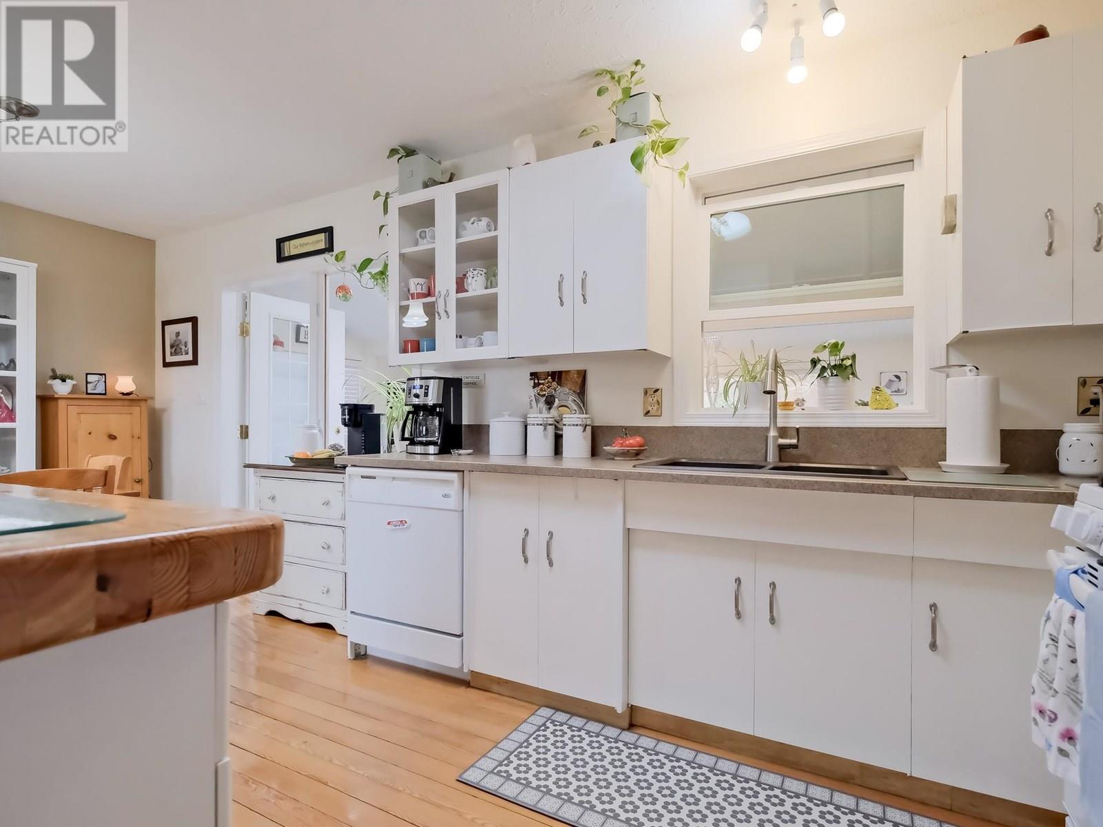  5882 Victoria Street, Peachland