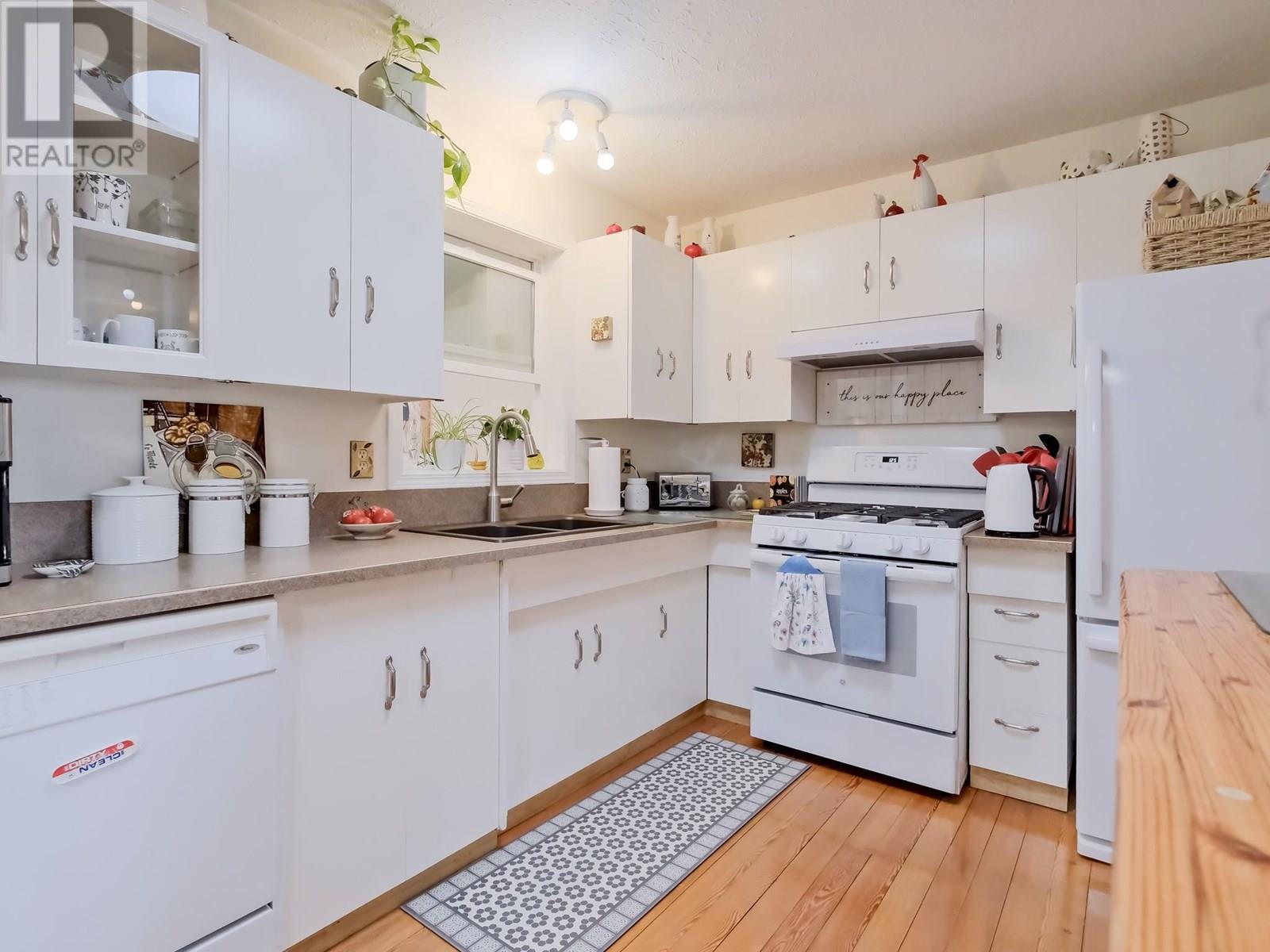  5882 Victoria Street, Peachland