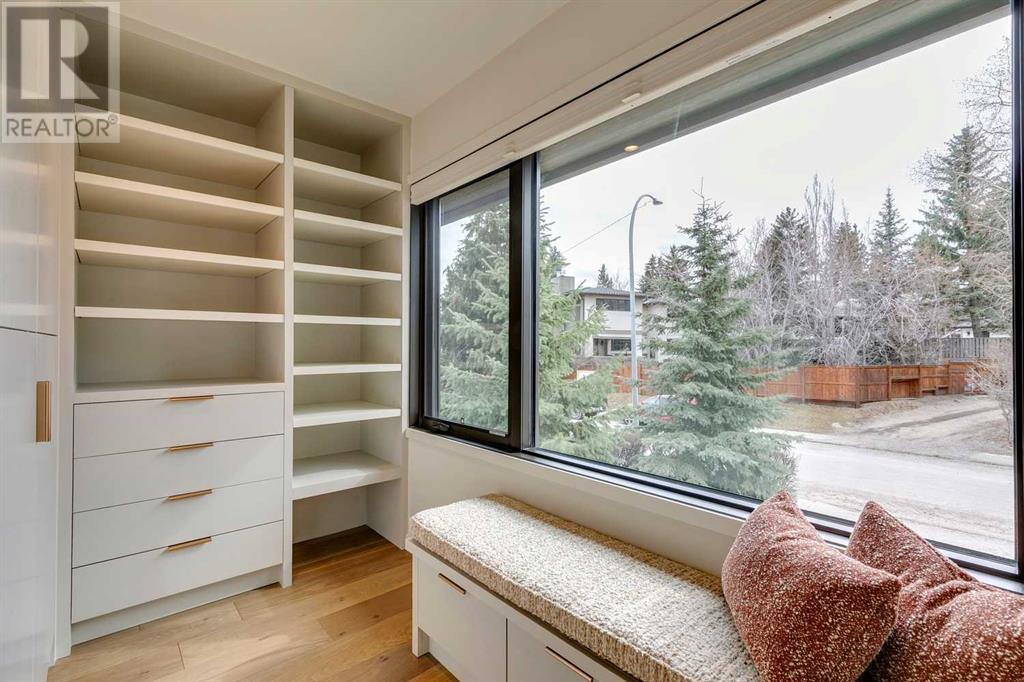 Single Family House 4 Level for Sale in  Elizabeth Road SW Britannia Calgary 