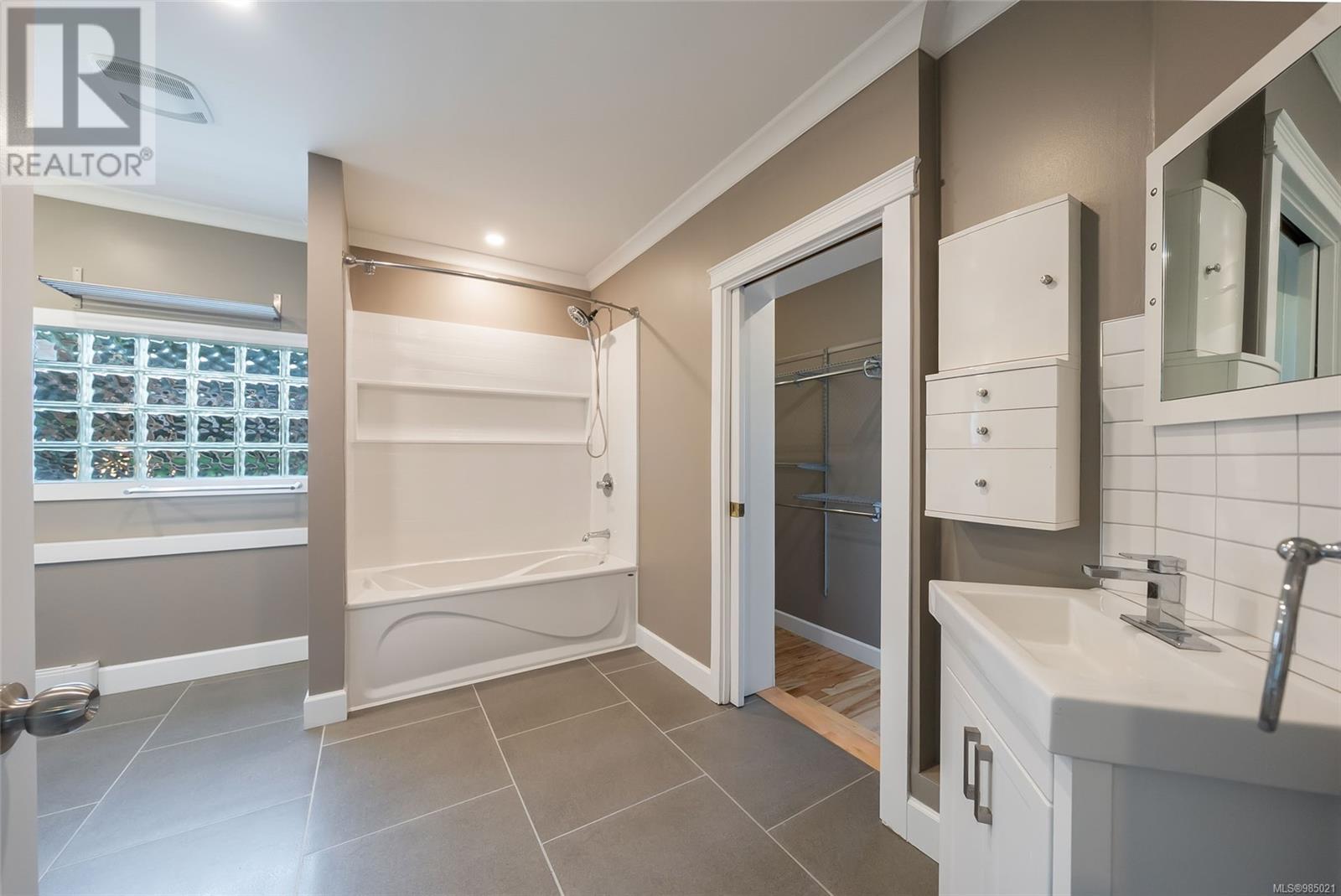 5060 Lost Lake Rd, Nanaimo real estate listing 985021