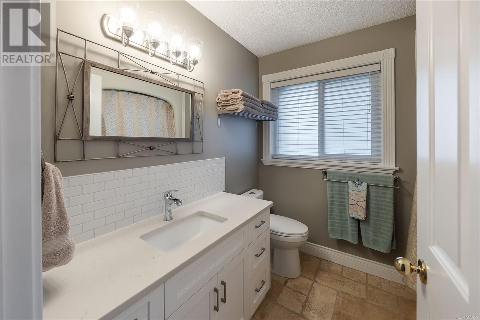 5060 Lost Lake Rd, Nanaimo real estate listing 985021