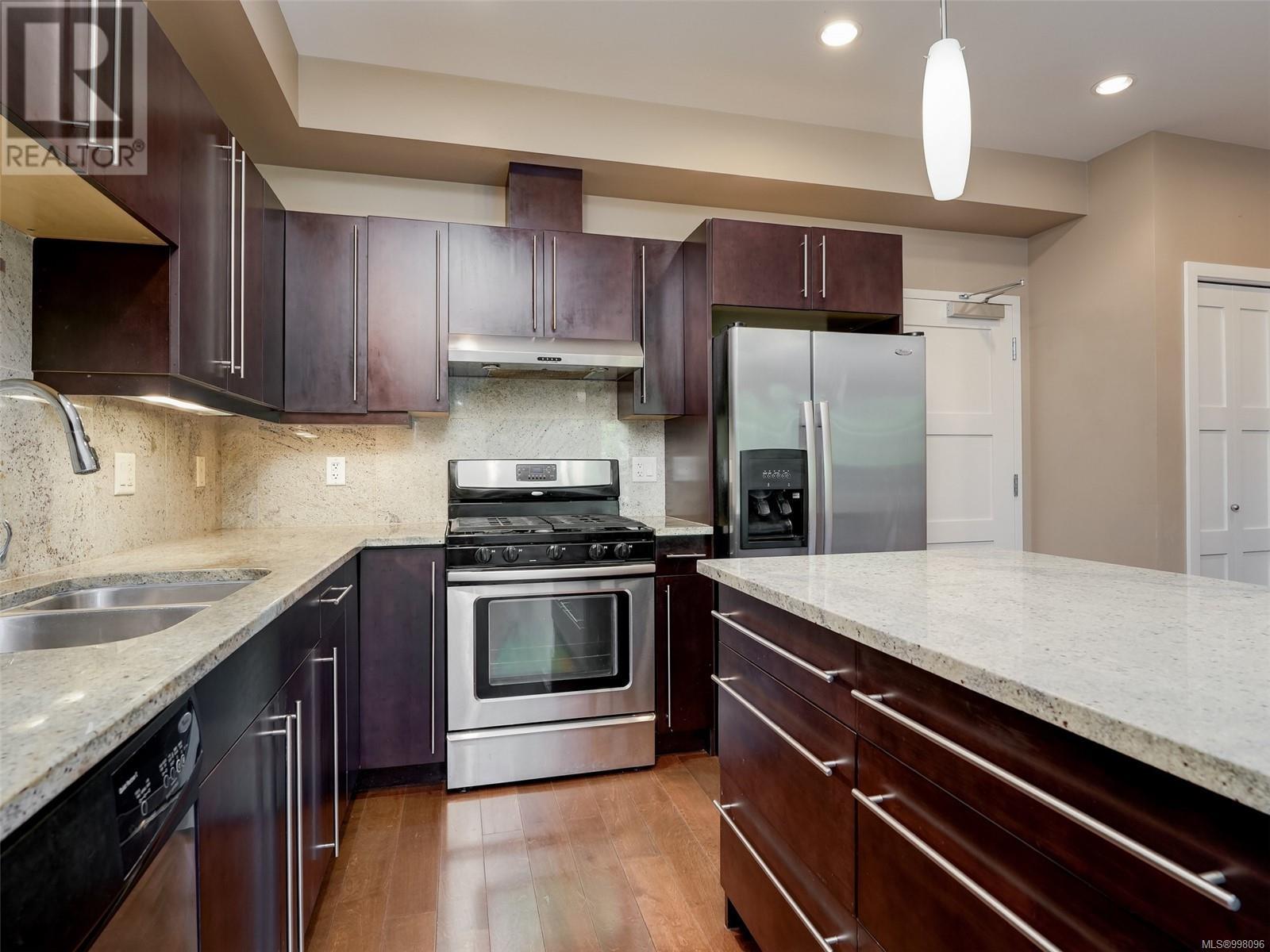Photo 12 of 305 6591 Lincroft Rd, Sooke BC