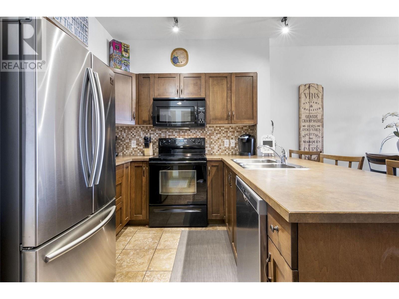 Photo 6 of 654 Cook Road Unit 412, Kelowna BC