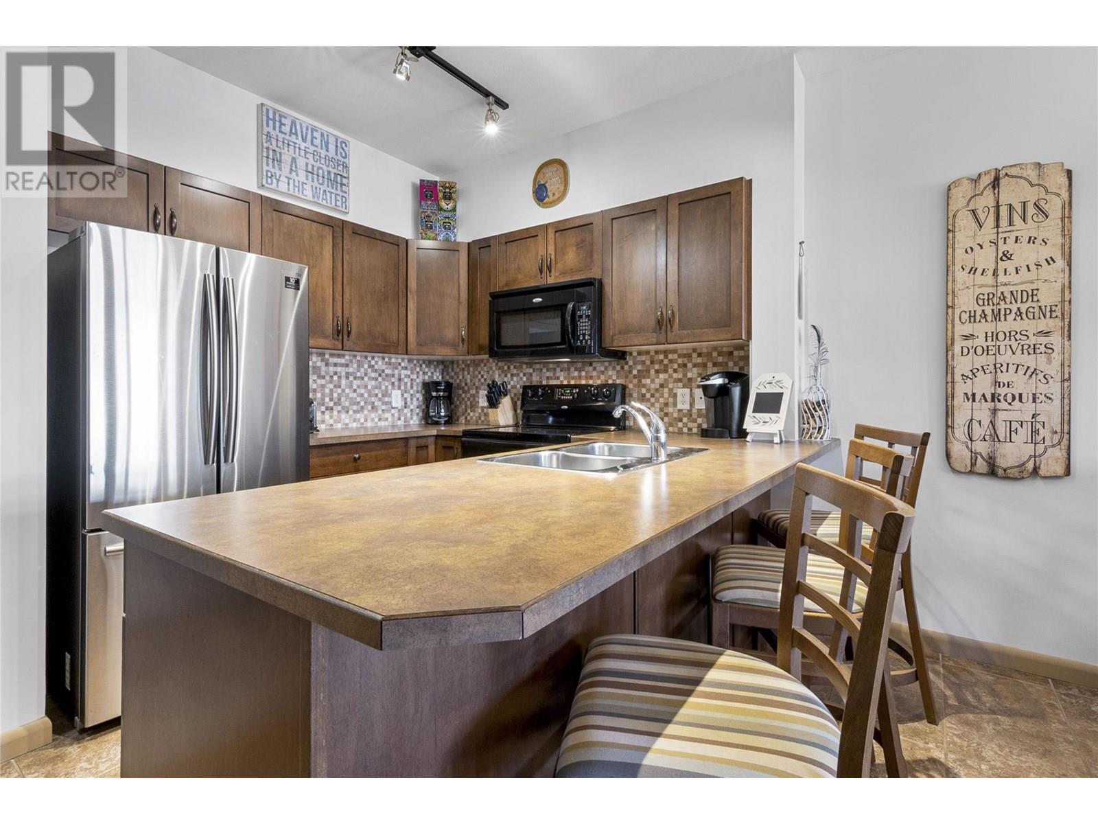 Photo 7 of 654 Cook Road Unit 412, Kelowna BC