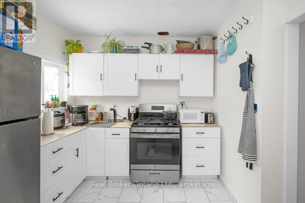 Photo 13 of 109 Arthur Street, Brantford ON