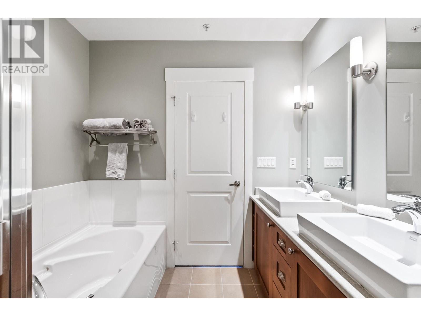 41 19452 FRASER WAY, Pitt Meadows real estate listing R3013835