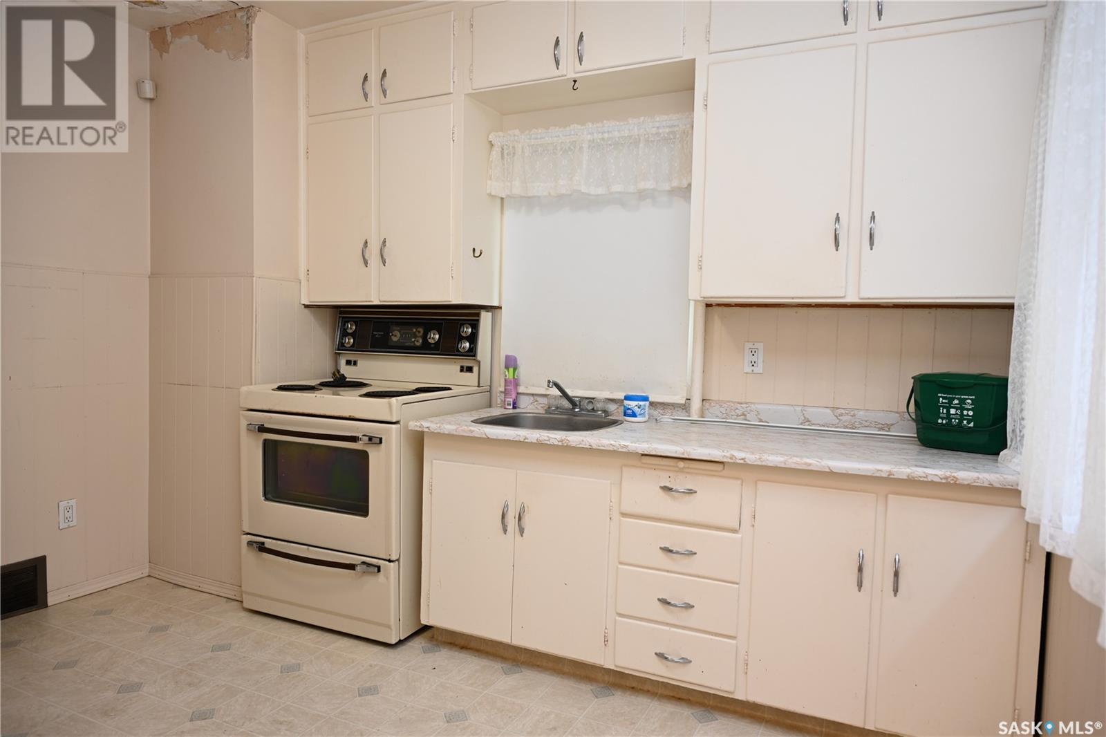 Single Family House Raised bungalow for Sale in  D AVENUE N Saskatoon 