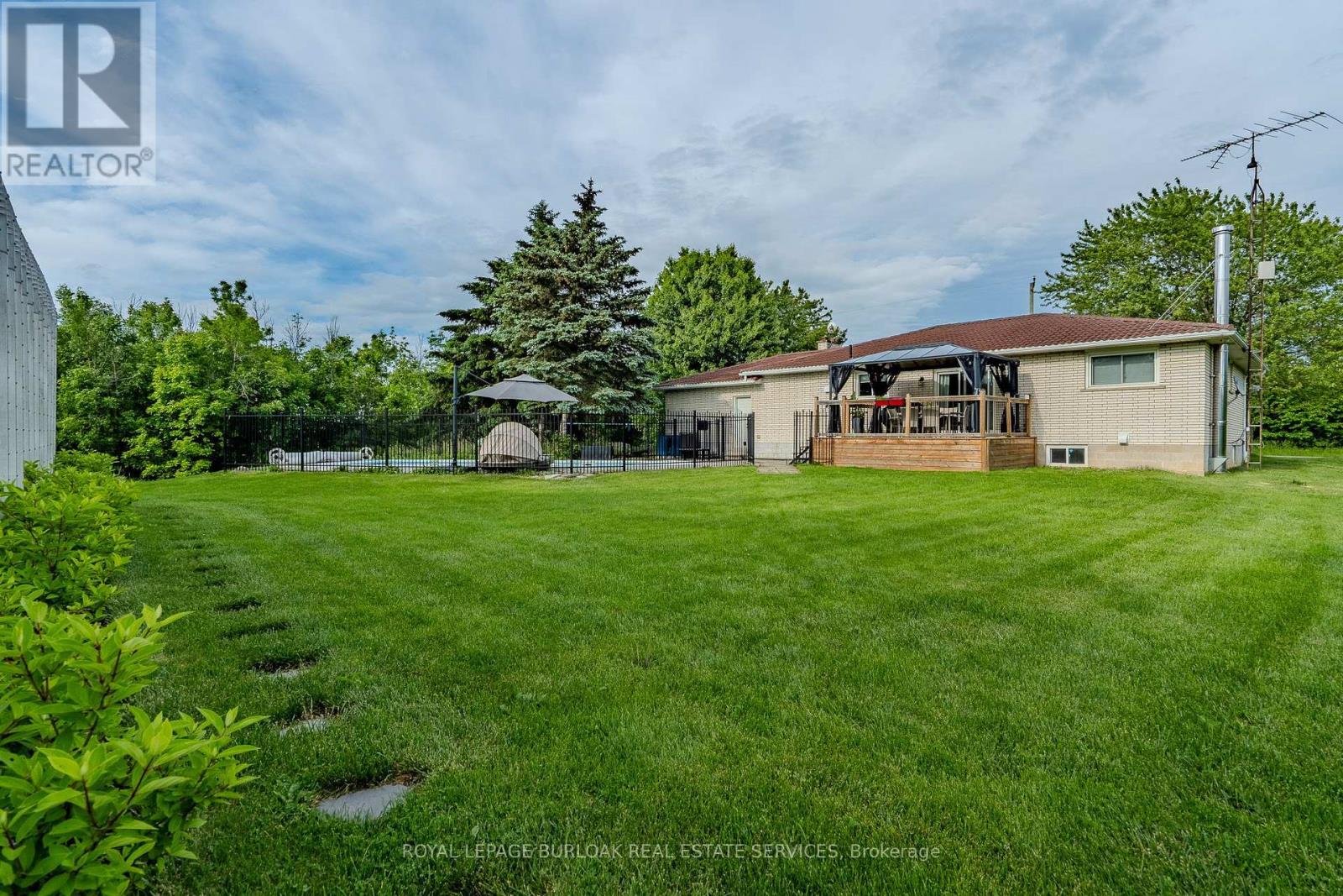 Photo 35 of 440 Fairbrother Road, Grimsby ON