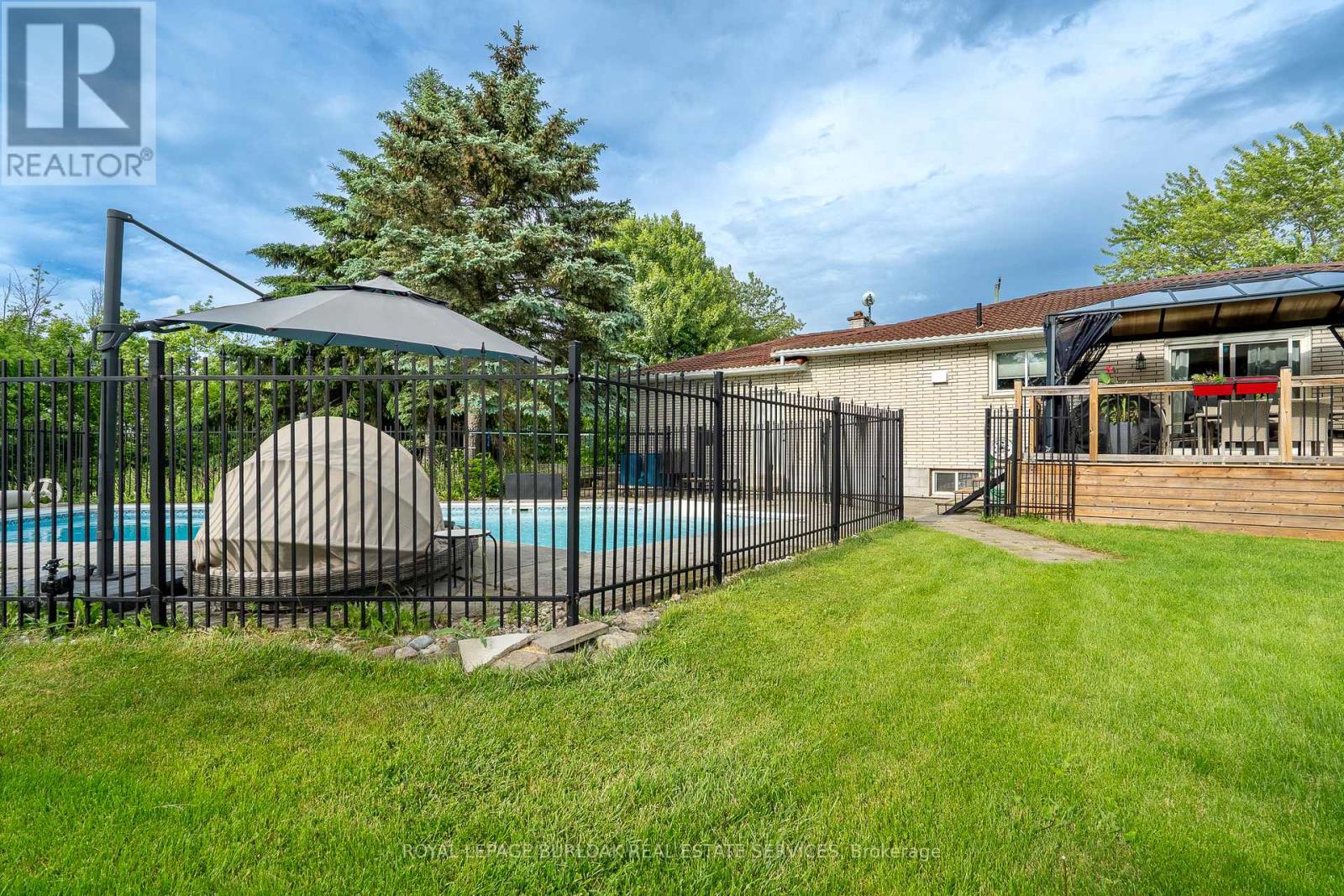 Photo 8 of 440 Fairbrother Road, Grimsby ON