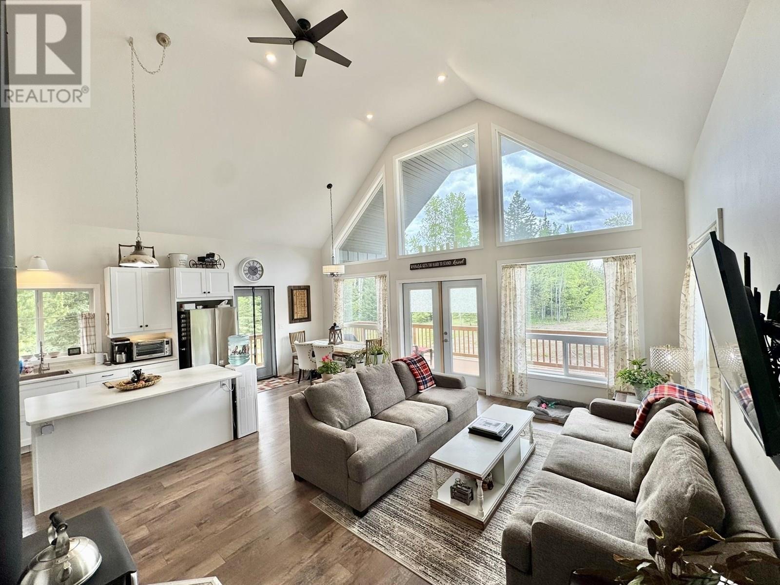 5606 LITTLE FORT 24 HIGHWAY, Lone Butte