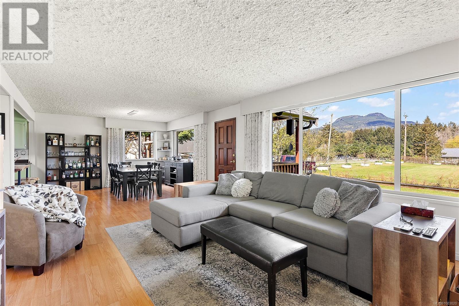 Photo 12 of 3574 Cowichan Lake Rd, Duncan BC