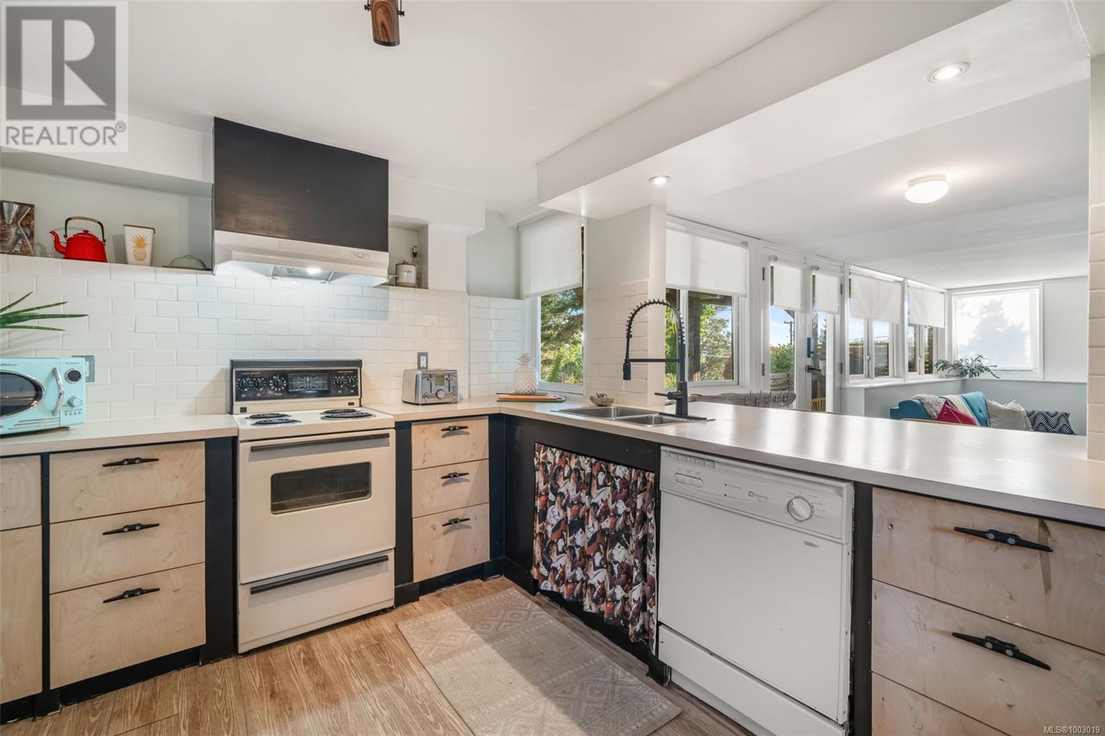 996 GREENRIDGE CRES - Image 13