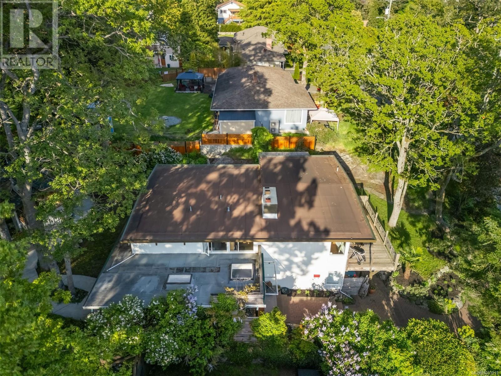996 GREENRIDGE CRES - Image 54