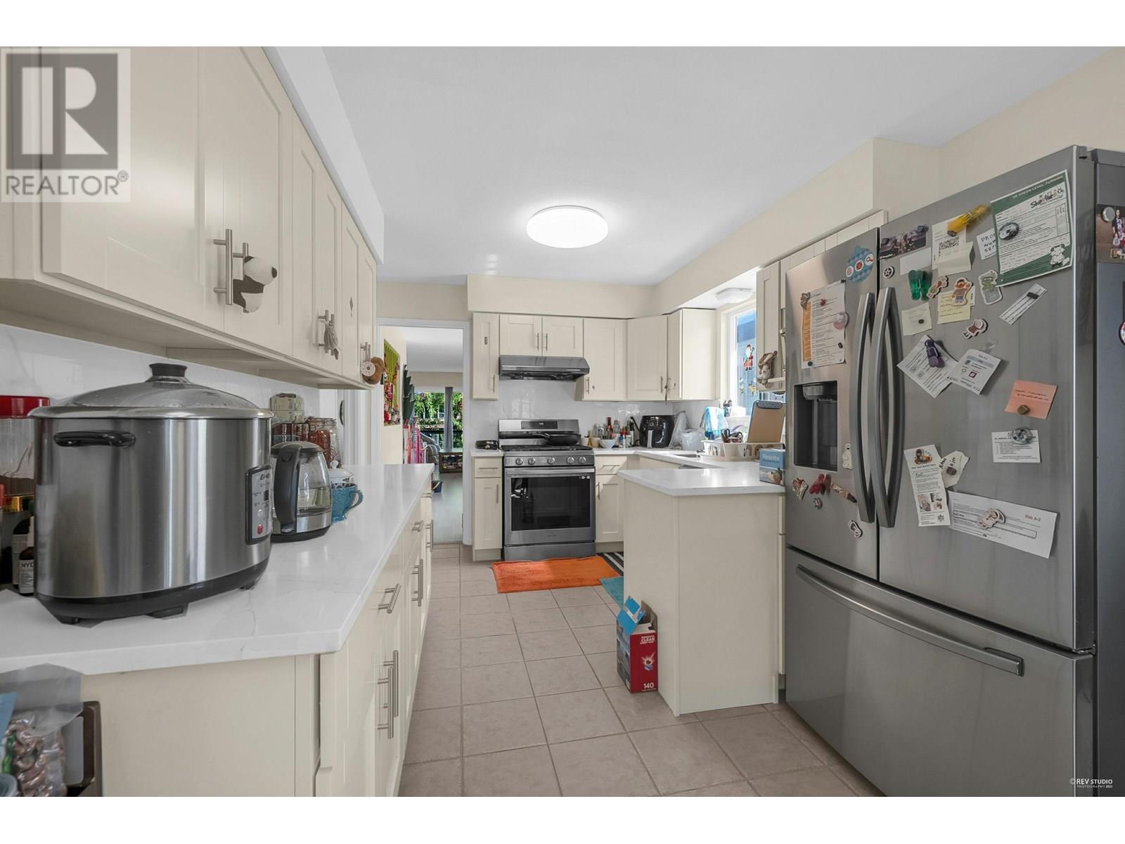 Photo 2 of 2086 E 40th Avenue, Vancouver BC