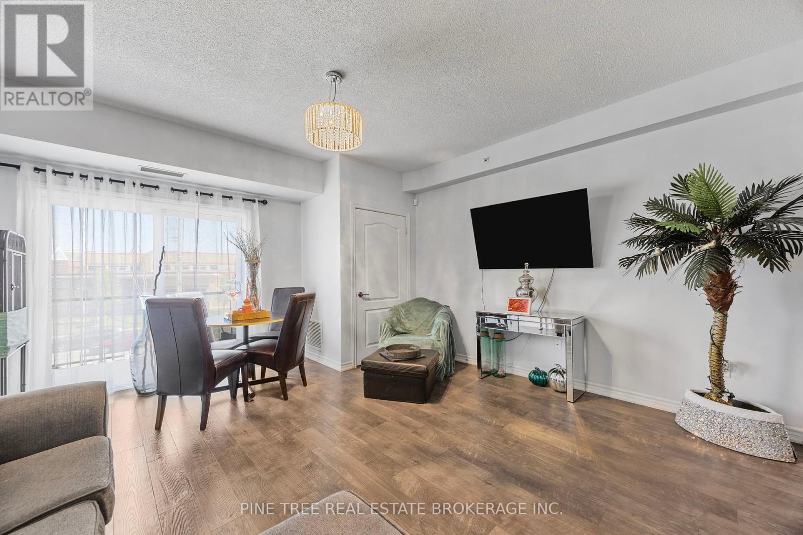Photo 17 of 205 720 Yonge Street, Barrie ON