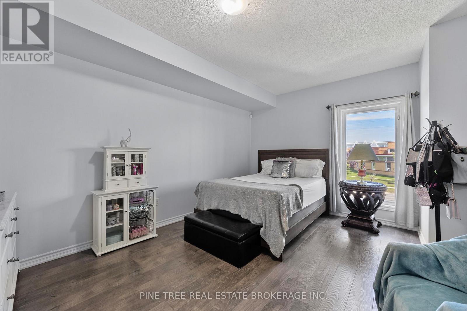 Photo 10 of 205 720 Yonge Street, Barrie ON