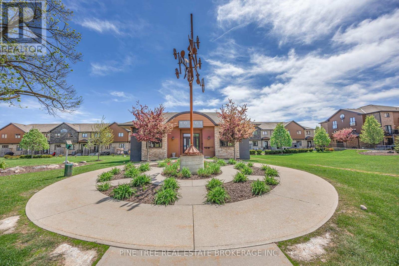 Photo 16 of 205 720 Yonge Street, Barrie ON