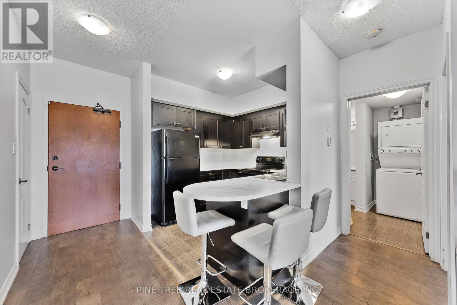 Photo 14 of 205 720 Yonge Street, Barrie ON