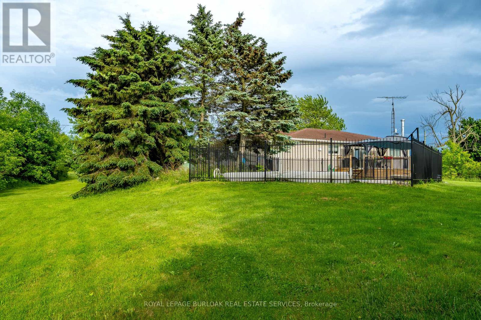 Photo 37 of 440 Fairbrother Road, Grimsby ON