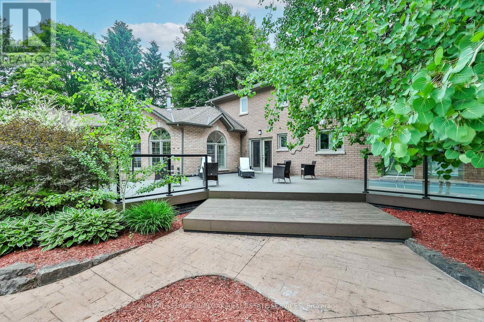 Photo 11 of 10 Karendale Crescent, Hamilton ON