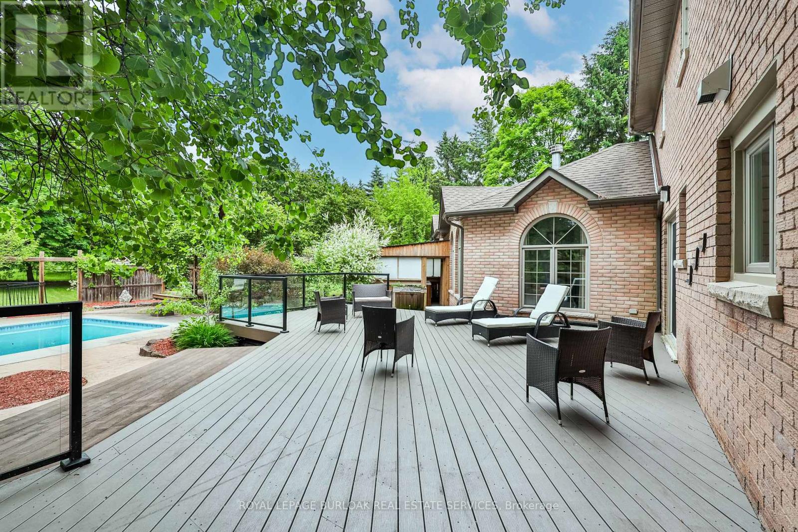 Photo 12 of 10 Karendale Crescent, Hamilton ON