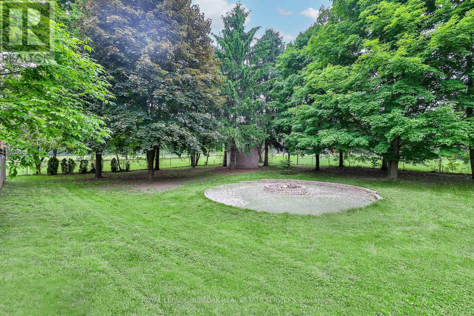 Photo 15 of 10 Karendale Crescent, Hamilton ON