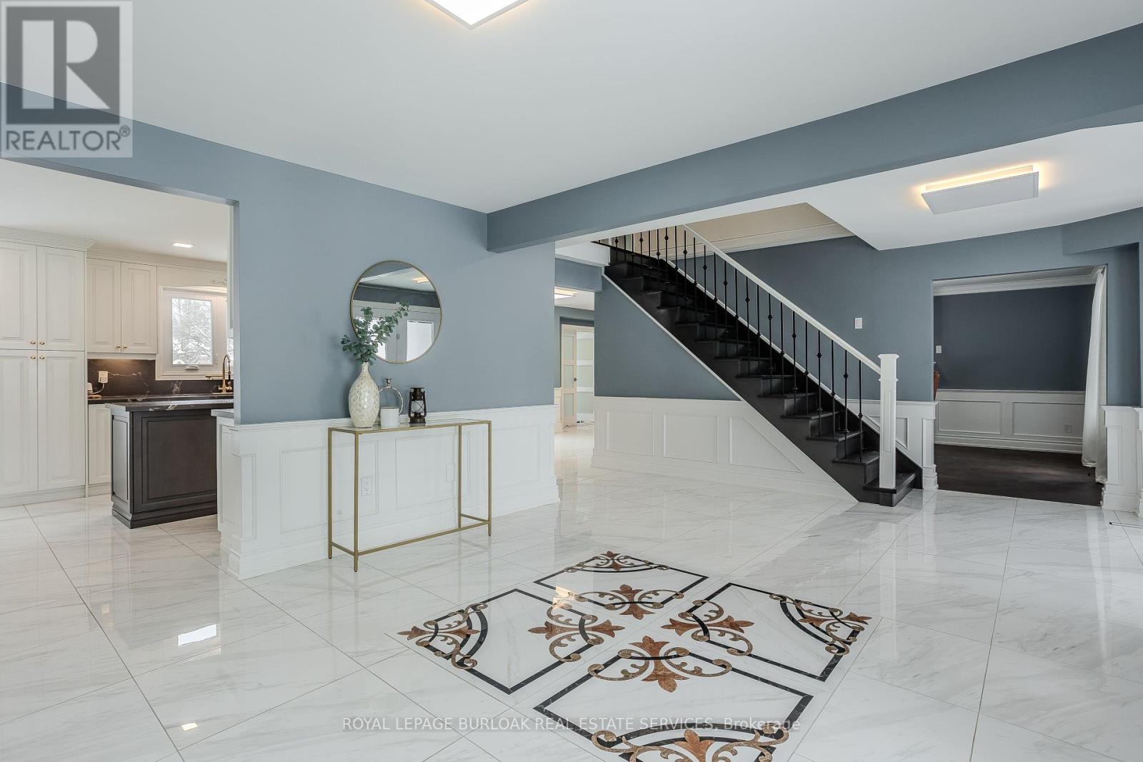 Photo 19 of 10 Karendale Crescent, Hamilton ON