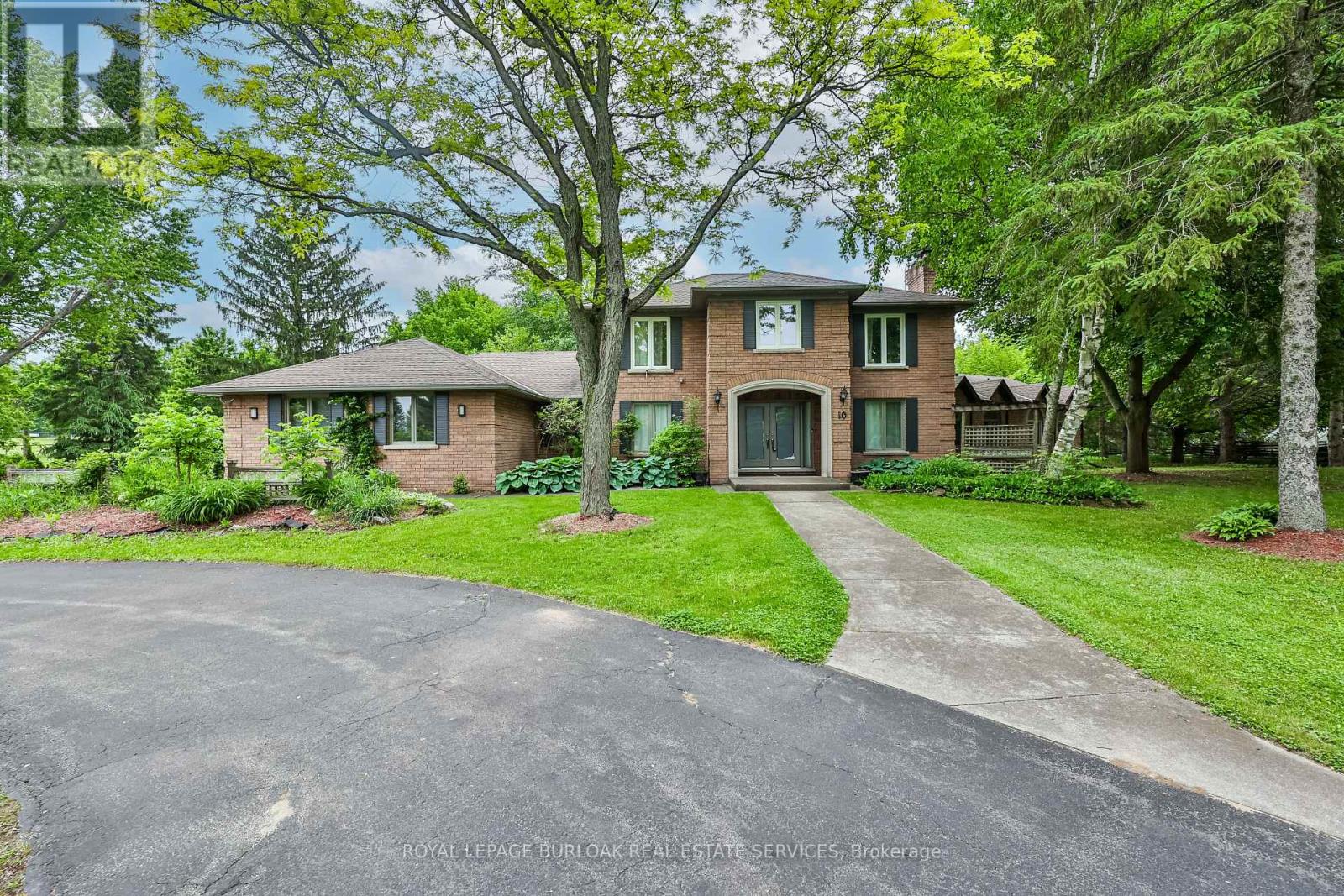 Photo 2 of 10 Karendale Crescent, Hamilton ON