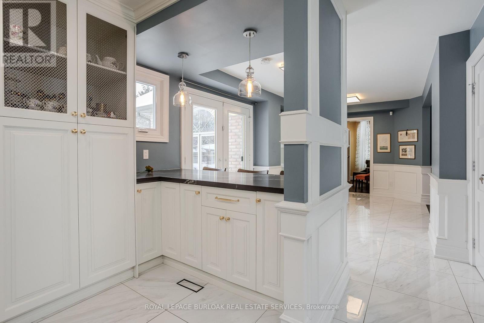 Photo 22 of 10 Karendale Crescent, Hamilton ON