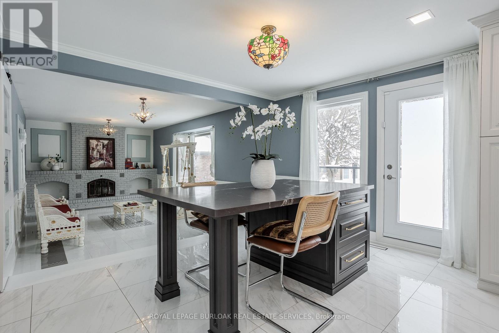Photo 23 of 10 Karendale Crescent, Hamilton ON