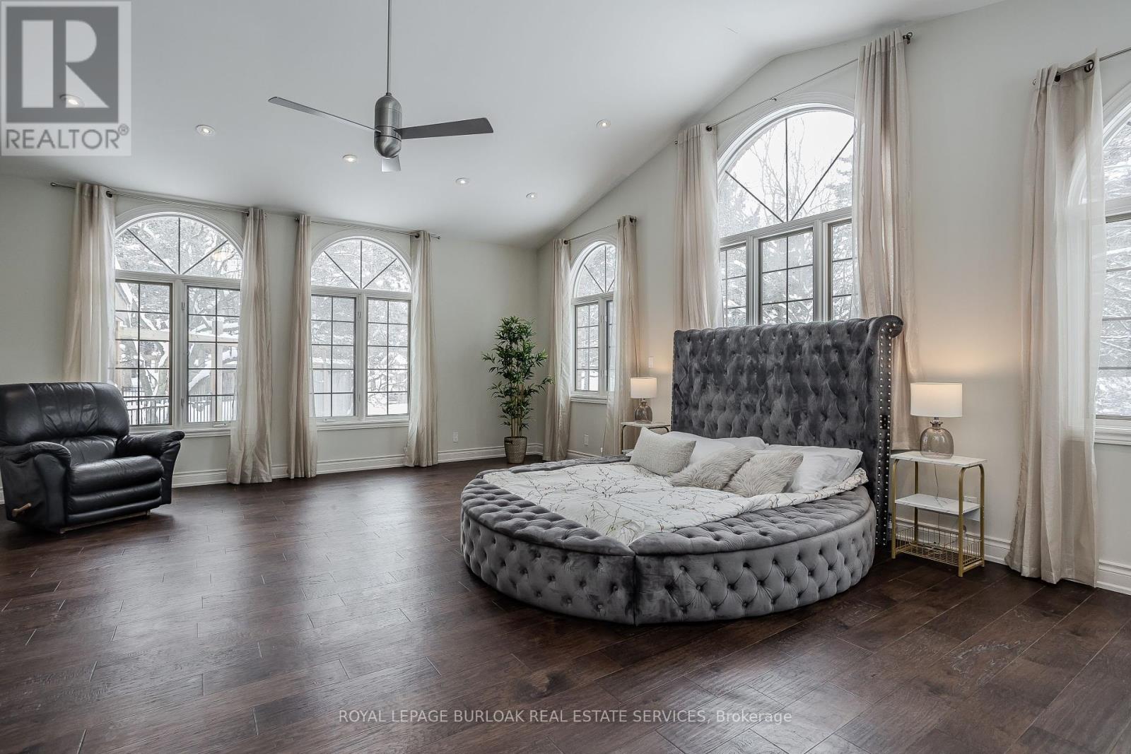 Photo 29 of 10 Karendale Crescent, Hamilton ON
