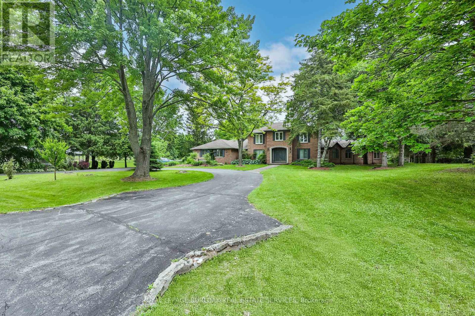 Photo 3 of 10 Karendale Crescent, Hamilton ON