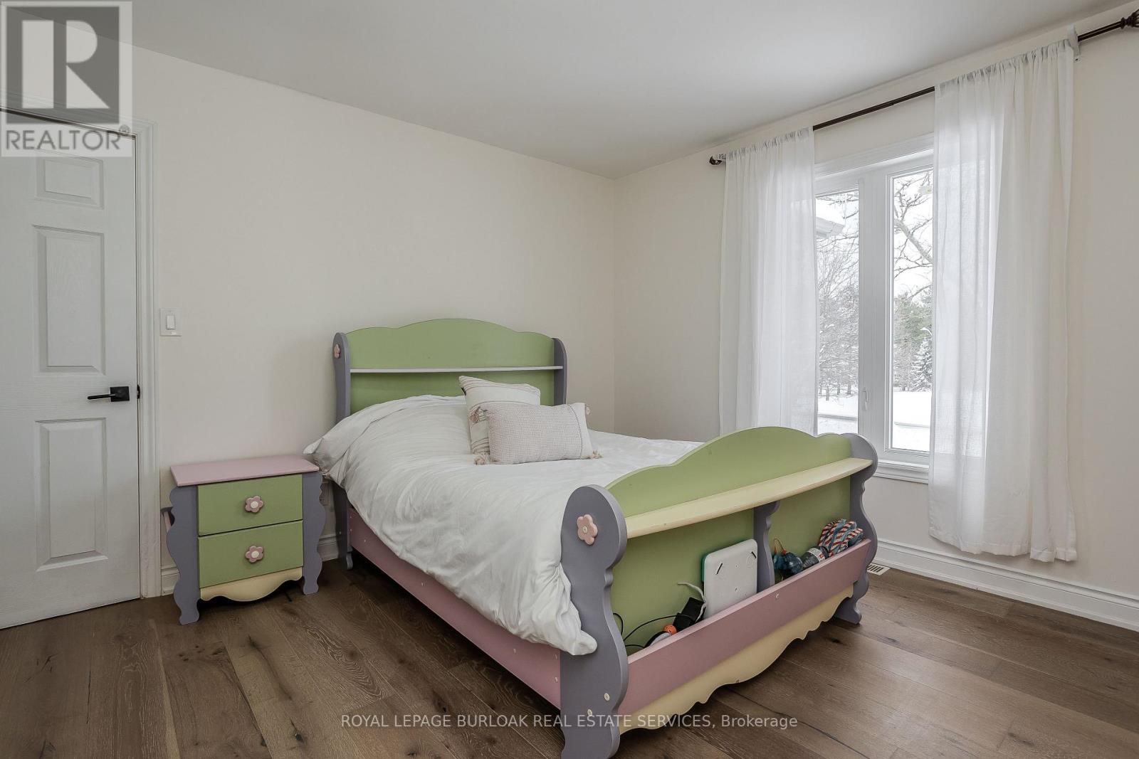 Photo 36 of 10 Karendale Crescent, Hamilton ON
